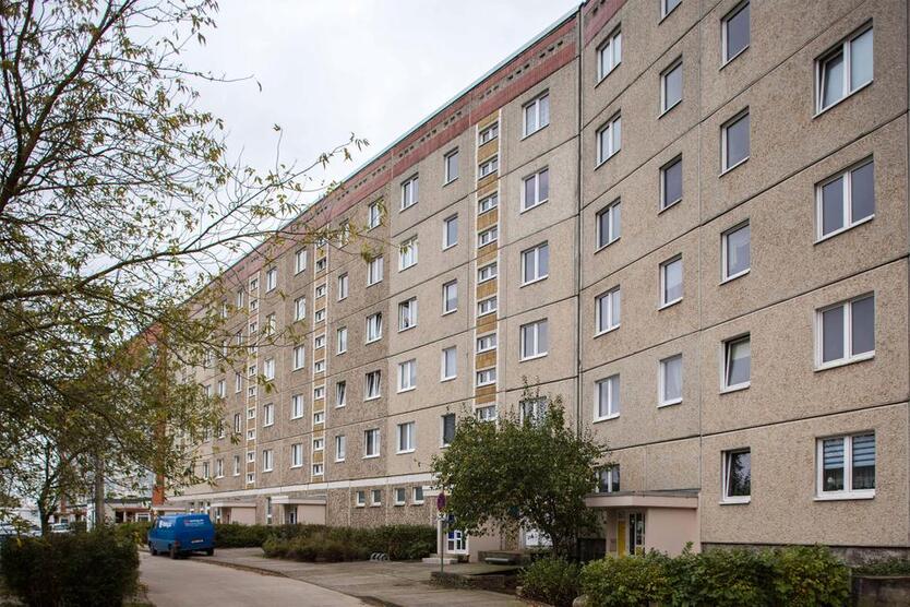 ... mit Balkon und Küche mit Fenster ... zimmer
