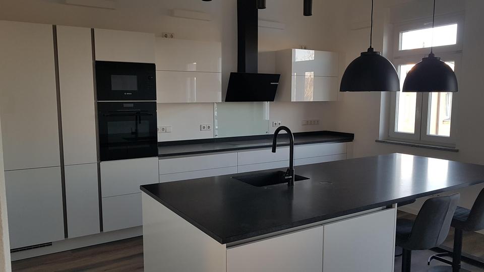 Dachgeschoßwohnung Hof Altstadt - 4 Zimmer, 100 m&sup2;, 1.250&euro; | Angebot:26470993