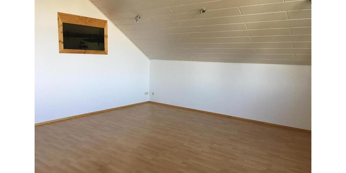 Dachgeschoßwohnung Schlier - 2.5 Zimmer, 72 m&sup2;, 800&euro; | Angebot:24600174