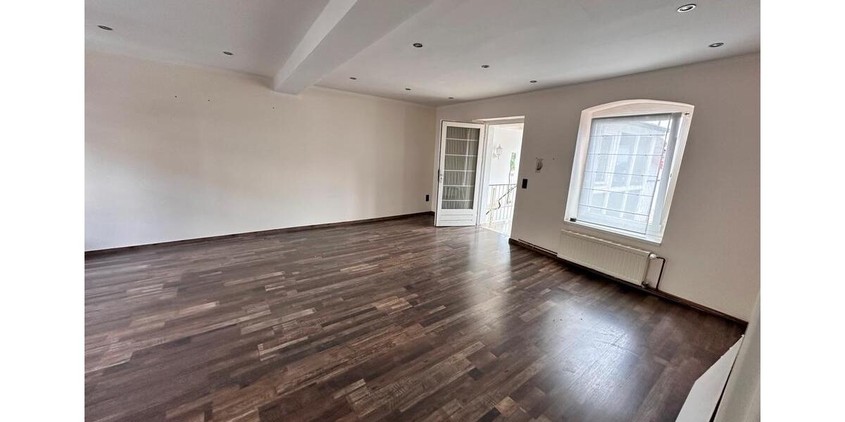 Etagenwohnung Helmstedt - 3 Zimmer, 120 m&sup2;, 800&euro; | Angebot:26412632