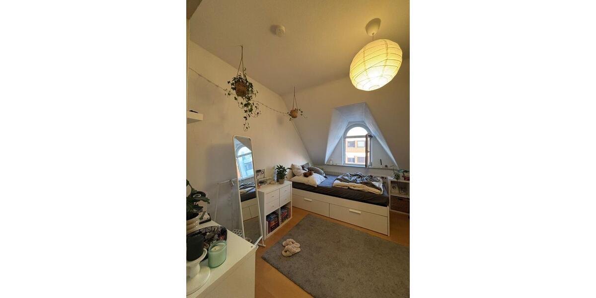 Dachgeschoßwohnung Gießen - 4 Zimmer, 70 m&sup2;, 1.200&euro; | Angebot:25868224