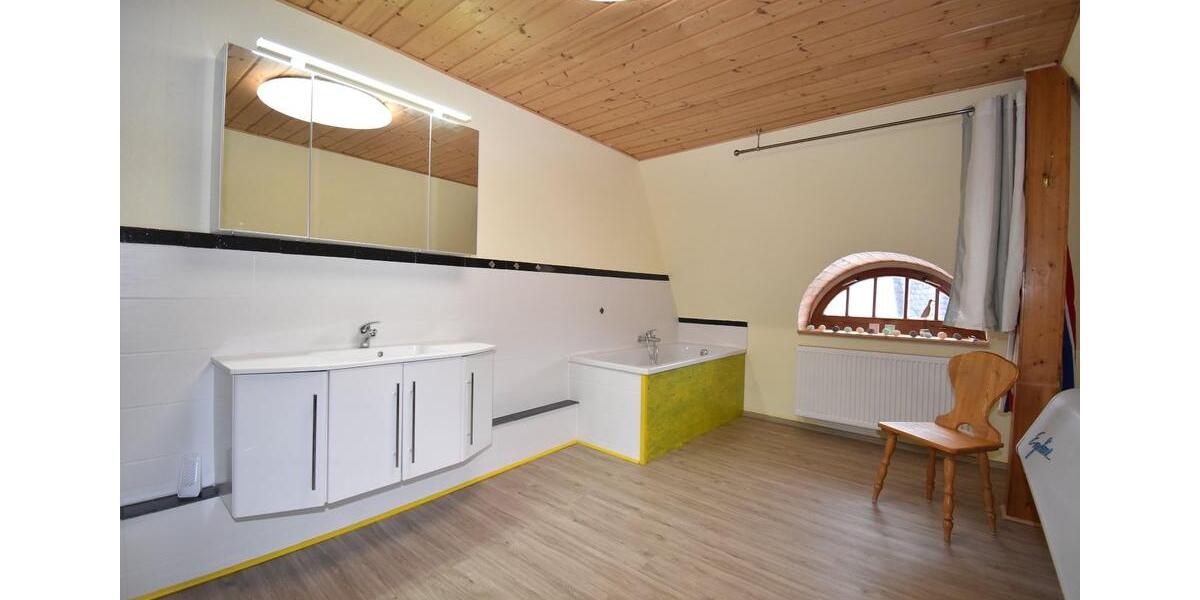 Dachgeschoßwohnung Themar - 3 Zimmer, 99 m&sup2;, 690&euro; | Angebot:25646907