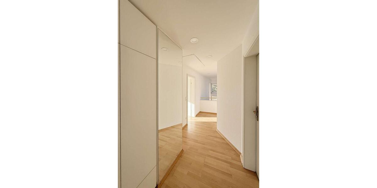 Ihr neues Zuhause in Nürtingen – Stilvoll renoviertes Einfamilienhaus mit Garten und Garagen 5.5 zimmer