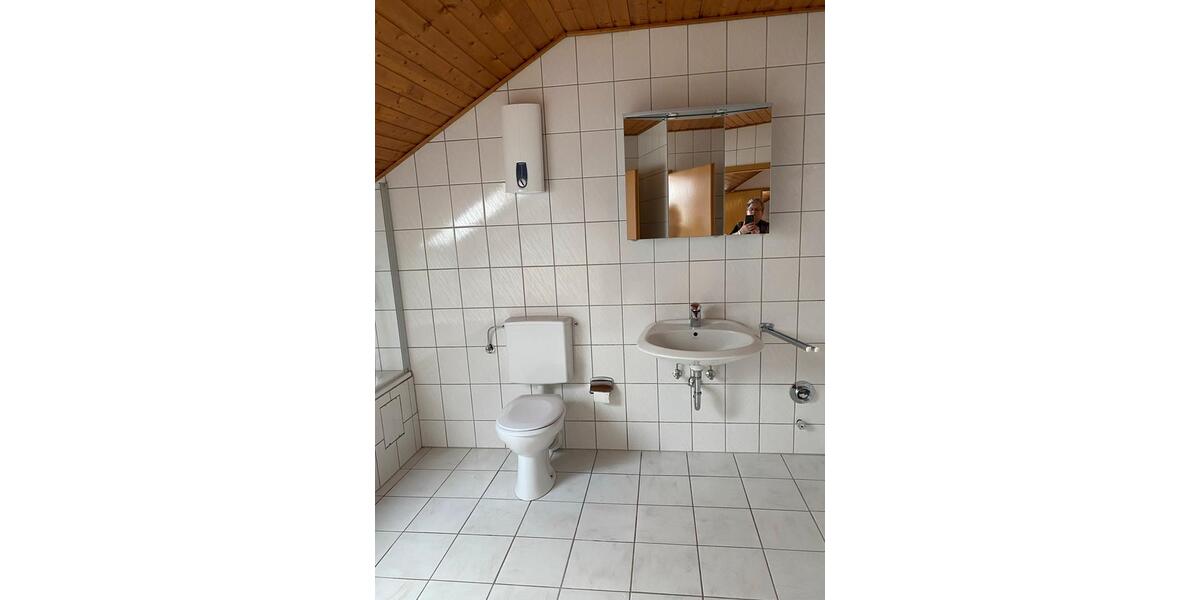 Dachgeschoßwohnung Pracht - 2 Zimmer, 70 m&sup2;, 815&euro; | Angebot:25483161