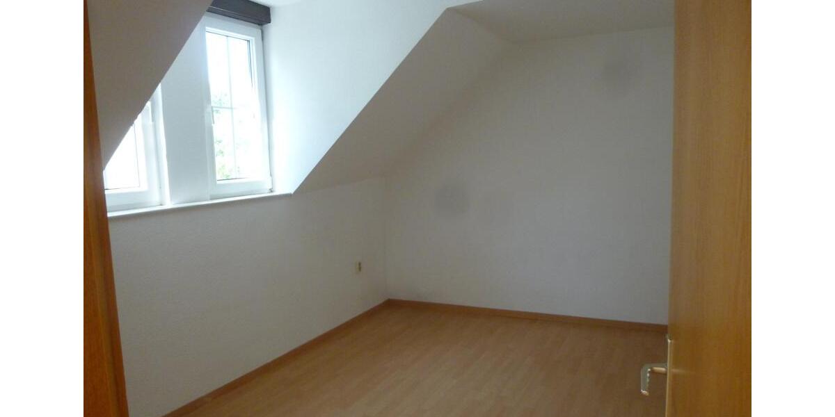 Dachgeschoßwohnung Teuchern - 2.5 Zimmer, 64 m&sup2;, 288&euro; | Angebot:24344621