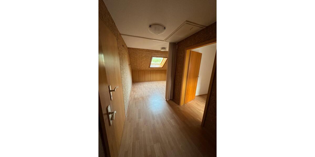 Dachgeschoßwohnung Kreuztal - 3 Zimmer, 65 m&sup2;, 750&euro; | Angebot:26536657