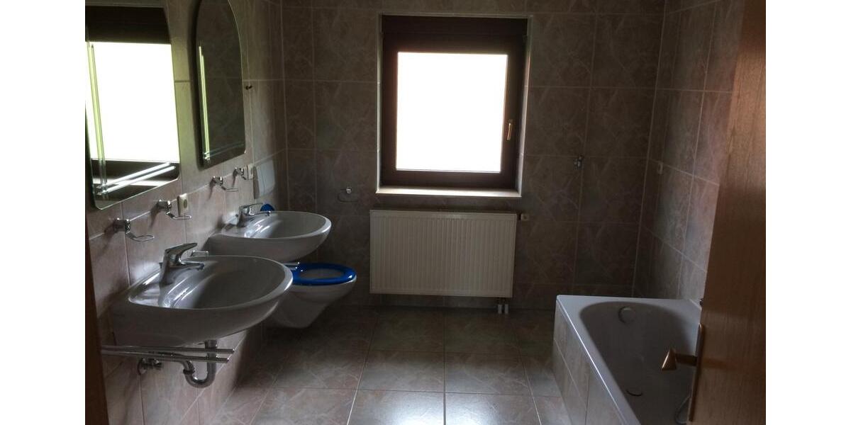 Etagenwohnung Fichtenberg - 4 Zimmer, 120 m&sup2;, 960&euro; | Angebot:26039955