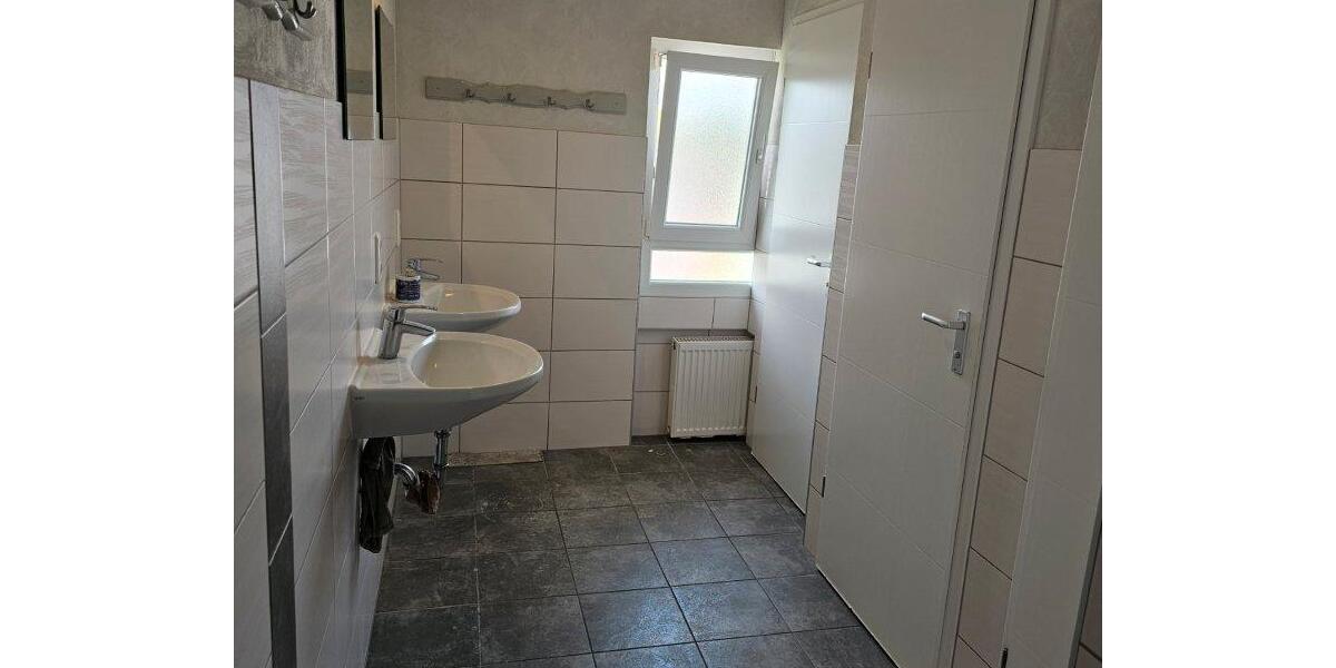 Einfamilienhaus Gemünden (Felda) - 9 Zimmer, 190 m&sup2;, 1.400&euro; | Angebot:26604949