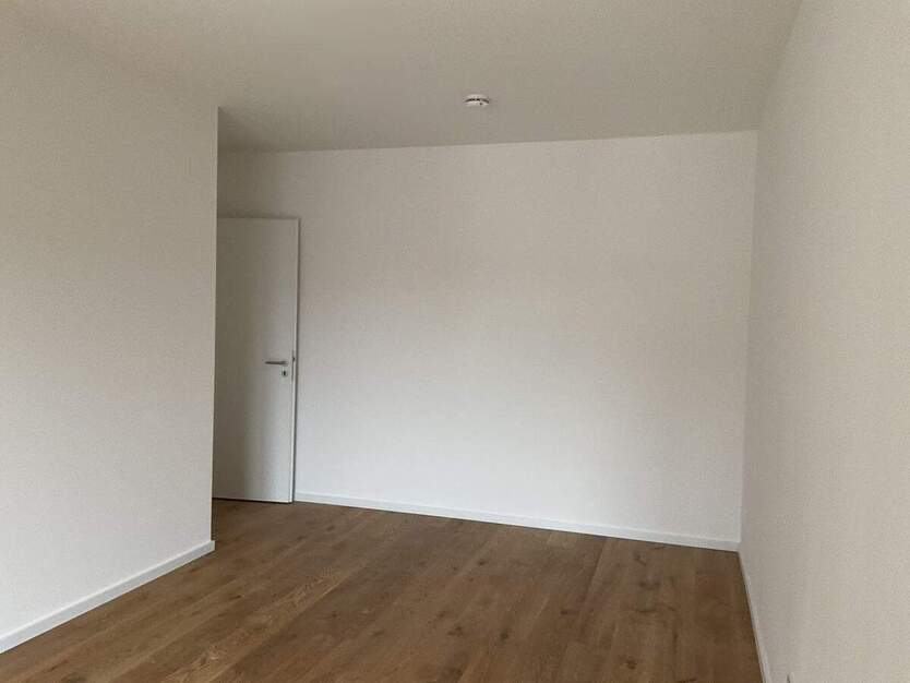 Achtung nur mit WBS!! Neubauwohnung mit Loggia, guter Schnitt, Parkett, Tageslichtbad, Aufzug 3 zimmer