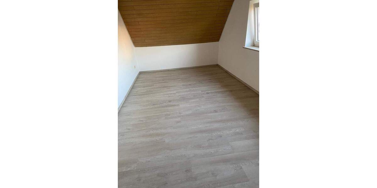 Etagenwohnung Erlangen Hüttendorf - 3 Zimmer, 85 m&sup2;, 850&euro; | Angebot:24632664