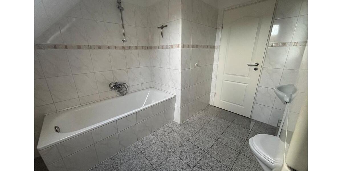 Etagenwohnung Lage - 3 Zimmer, 65 m&sup2;, 575&euro; | Angebot:26678027