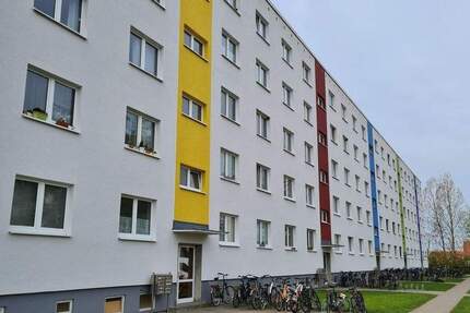 4-Raumwohnung mit Einbauküche, auch WG-geeignet 4 zimmer