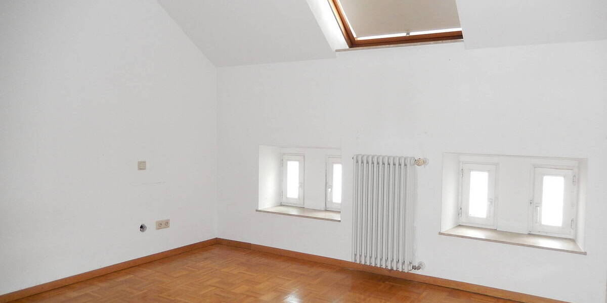 Trier Innenstadt 3 ZKB 86,64 qm, Balkon DG 2. OG o. Fahrstuhl, ruhig, nur mit Wohnberechtigungsschein 3 zimmer