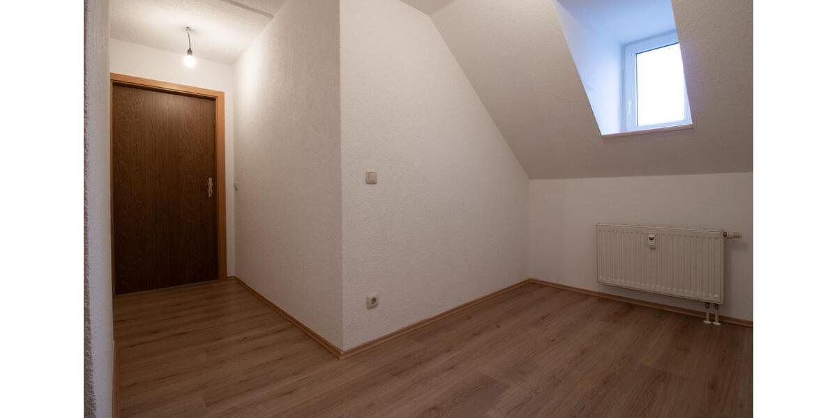 Dachgeschoßwohnung Reichenbach im Vogtland - 4 Zimmer, 77 m&sup2;, 420&euro; | Angebot:24591201