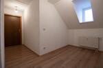 Dachgeschoßwohnung Reichenbach im Vogtland - 4 Zimmer, 77 m&sup2;, 420&euro; | Angebot:24591201