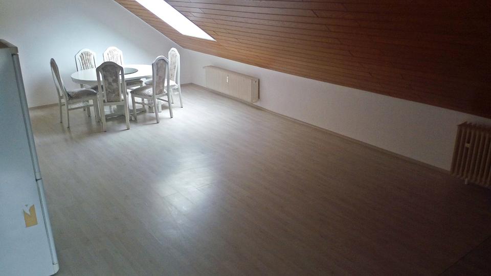 Dachgeschoßwohnung Riegelsberg - 3 Zimmer, 100 m&sup2;, 680&euro; | Angebot:26287855