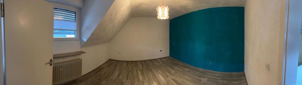 Altbau-Obergeschoss-Wohnung mit Balkon & Einbauküche zu SOFORT!!! 4 zimmer