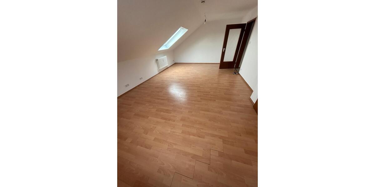 Dachgeschoßwohnung Langenzenn - 4 Zimmer, 94 m&sup2;, 850&euro; | Angebot:24812555