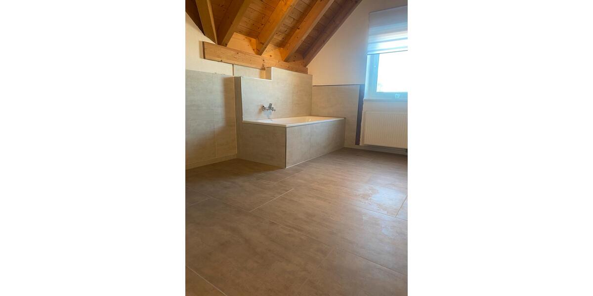 Dachgeschoßwohnung Kolitzheim - 4 Zimmer, 144 m&sup2;, 980&euro; | Angebot:26515791