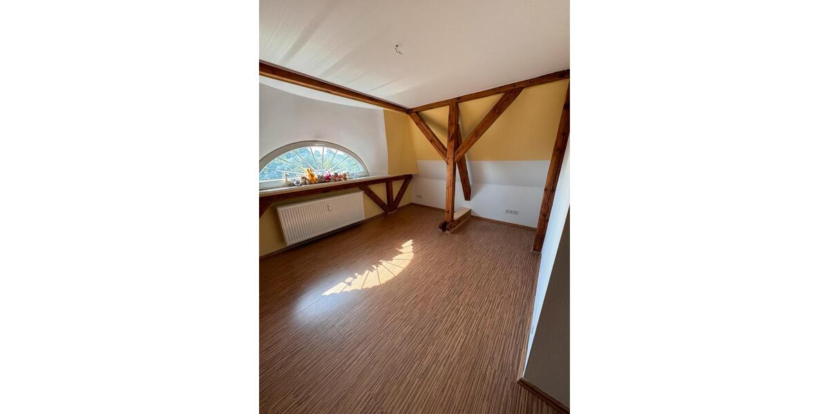 Helle 4-Zimmer Dachgeschoss-Maisonette mit Balkon 7 min zum bhf 4 zimmer