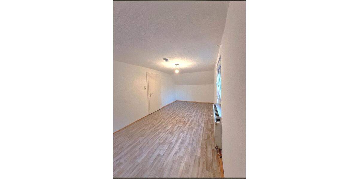 Dachgeschoßwohnung Neuburg an der Donau - 4 Zimmer, 100 m&sup2;, 1.200&euro; | Angebot:26075467