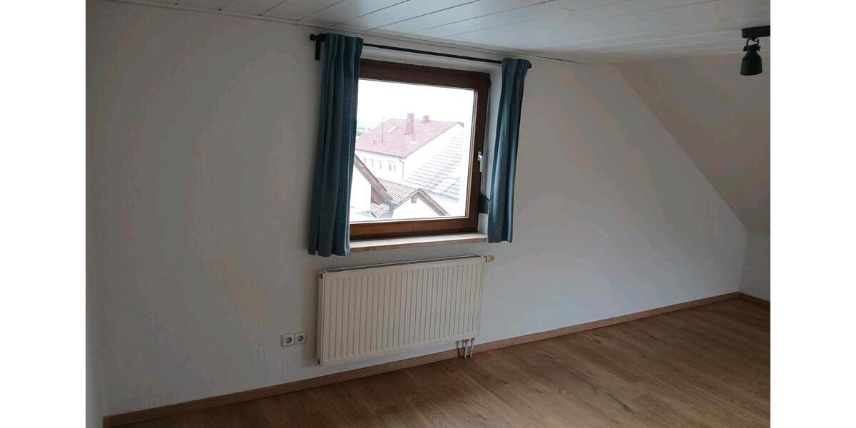 Dachgeschoßwohnung Westerheim - 2.5 Zimmer, 75 m&sup2;, 850&euro; | Angebot:26619590