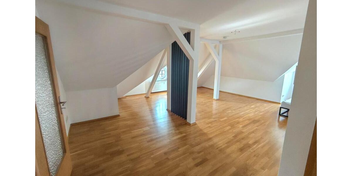 Dachgeschoßwohnung Grimma - 2 Zimmer, 60 m&sup2;, 475&euro; | Angebot:25935176