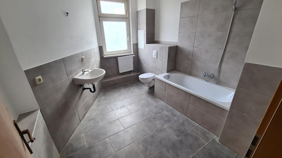 Dachgeschoßwohnung Weißenfels - 2 Zimmer, 62 m&sup2;, 340&euro; | Angebot:25307536