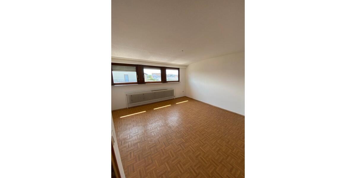 Dachgeschoßwohnung Saarlouis - 3 Zimmer, 81 m&sup2;, 770&euro; | Angebot:26049461