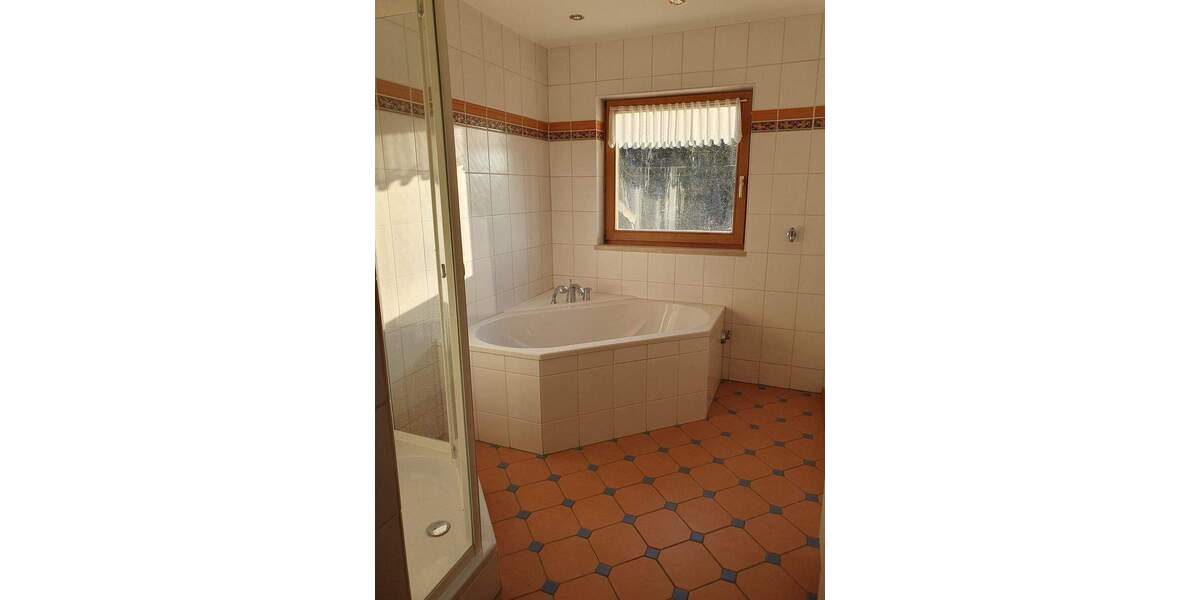 * ALLEIN-LAGE und NATUR-PUR * -- Einfamilienhaus am Ortsrand 6 zimmer