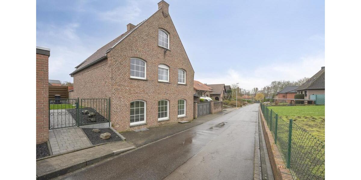 Einfamilienhaus Gangelt - 6 Zimmer, 220 m&sup2;, 2.400&euro; | Angebot:25160824