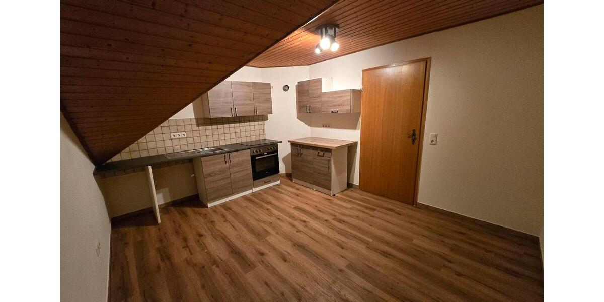 Dachgeschoßwohnung Grünberg - 3 Zimmer, 93 m&sup2;, 900&euro; | Angebot:26432407