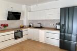 Helle Wohnung BJ 202223 mit Westbalkon, TG-Stellplatz und Stellplatz im Freien!