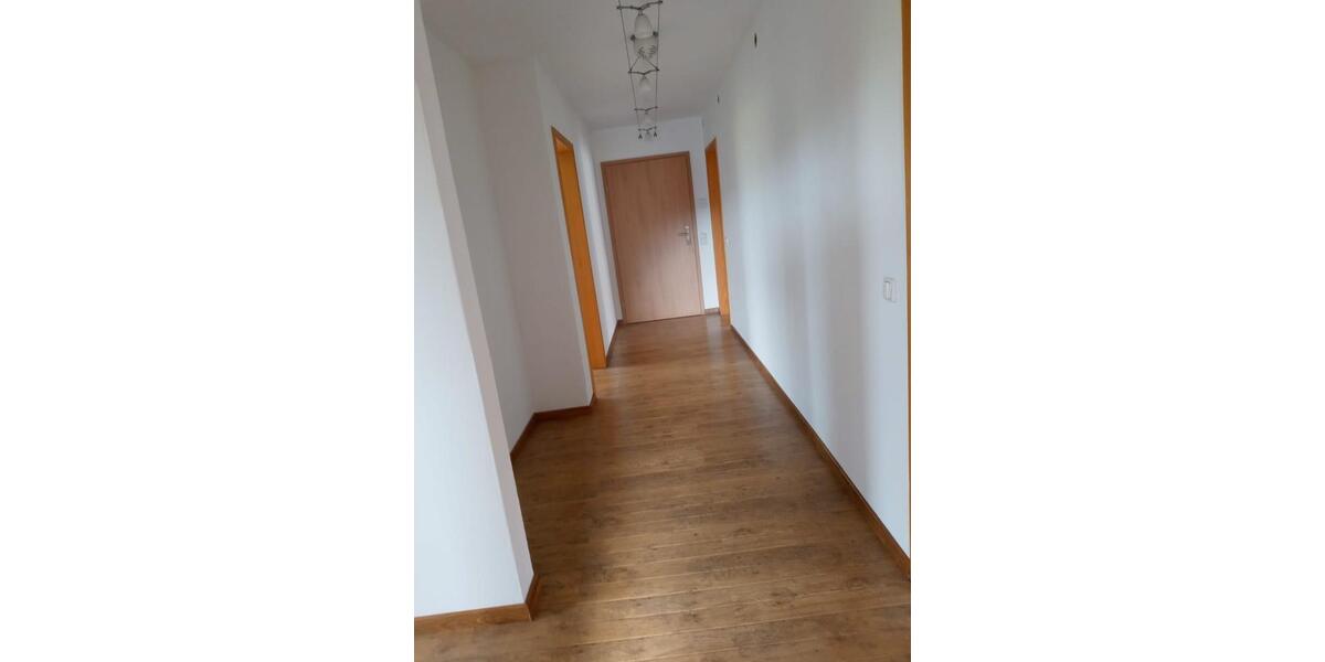 Etagenwohnung Kranzberg - 3 Zimmer, 100 m&sup2;, 1.400&euro; | Angebot:25839194