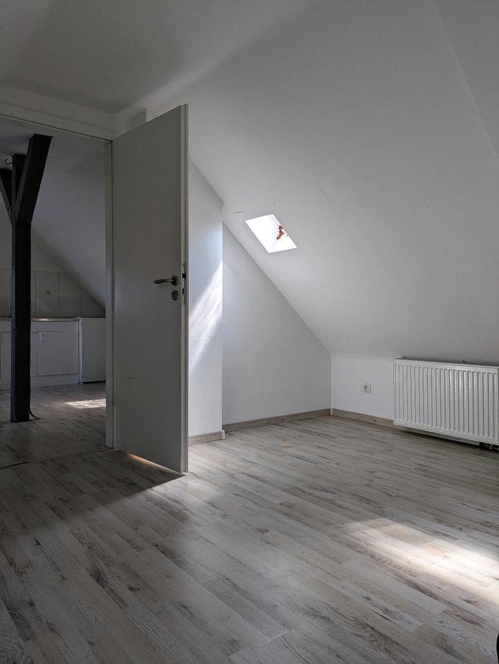2-Zimmer-Dachgeschoßwohnung in Ludwigshafen-West zu vermieten