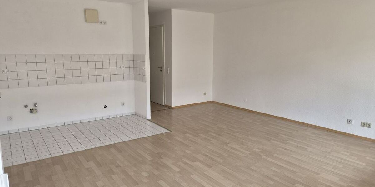 Grüne Aussichten inklusive! Helle 2-Zimmer-Wohnung mit Balkon - Etagenwohnung Chemnitz Ebersdorf | Angebot:27023731