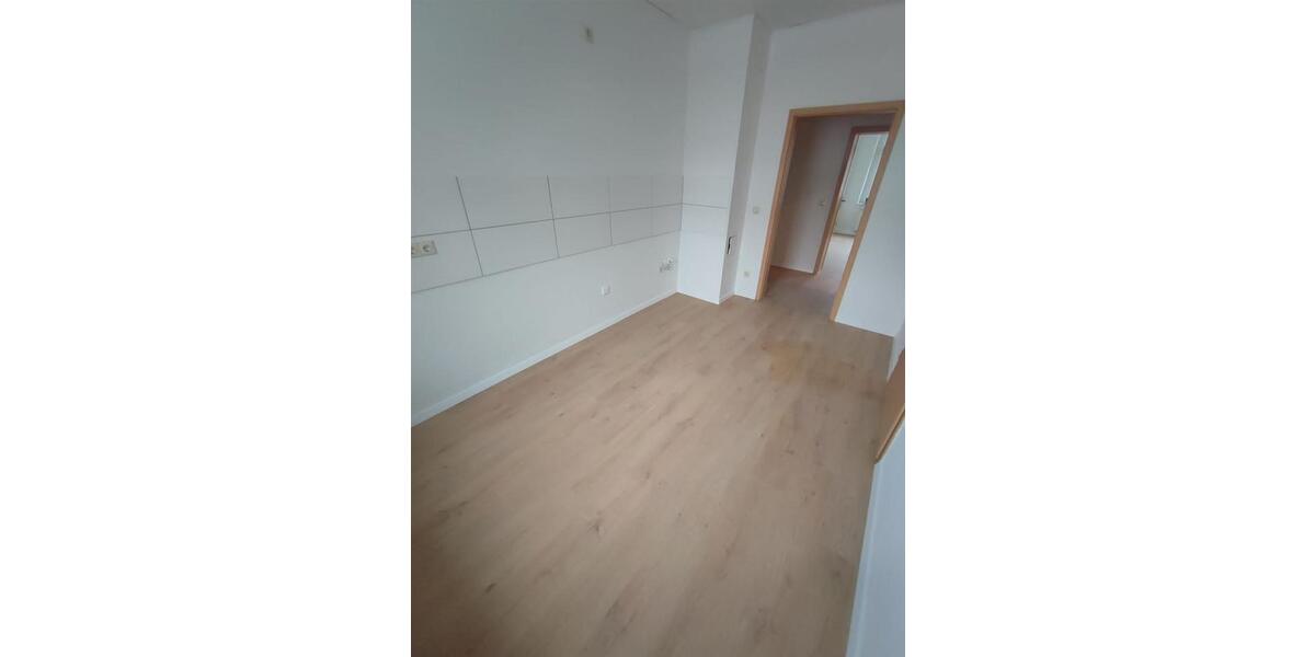 Erdgeschoßwohnung Reichenbach im Vogtland - 4 Zimmer, 86 m&sup2;, 450&euro; | Angebot:26176767