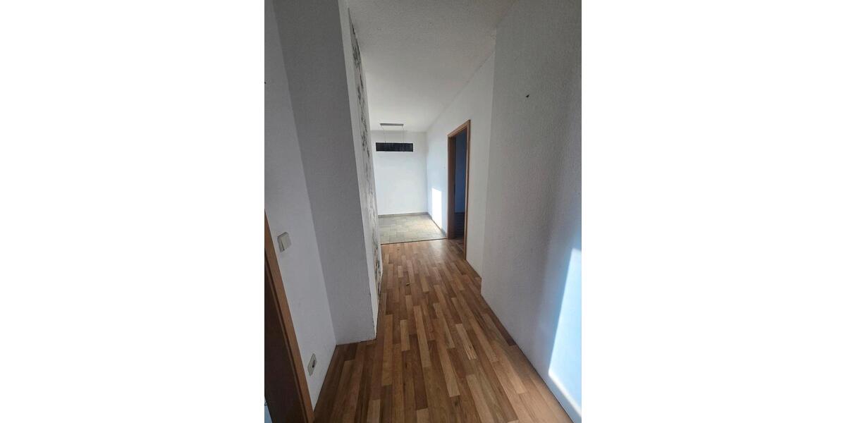 Dachgeschoßwohnung Genthin - 3 Zimmer, 90 m&sup2;, 680&euro; | Angebot:26226986