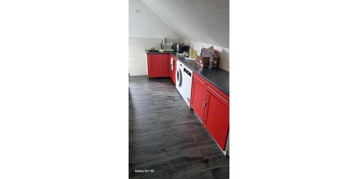 schoene Dachgeschoss Wohnung in Niederhof ab April 3 zimmer