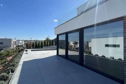 Luxus pur- Hochwertige Wohnung mit Pool, Aufzug und Einbauküche direkt am Zwenkauer See! 4 zimmer