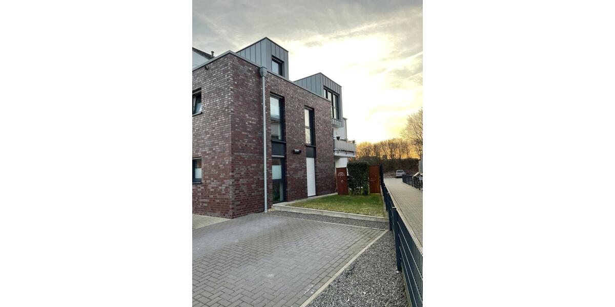 Lingen–Laxten: Attraktive 3-Raum-Dachgeschosswohnung mit Einbauk. 3 zimmer