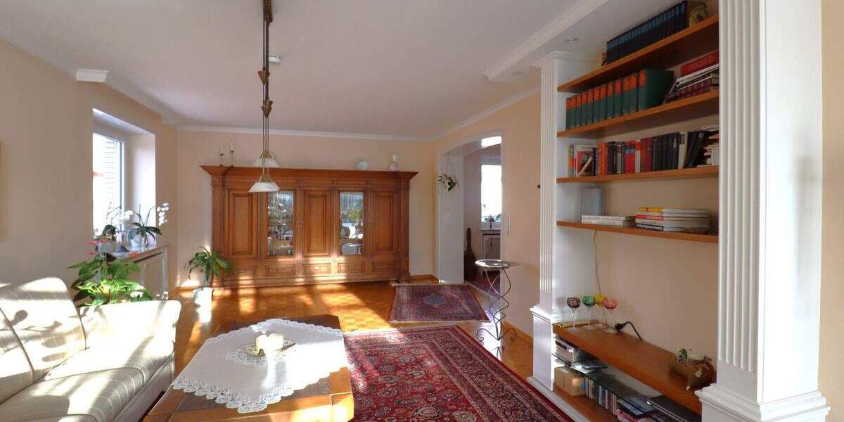 Großzügige 2,5 Zimmer Erdgeschosswohnung mit Wintergarten, Garage und Garten 2 zimmer