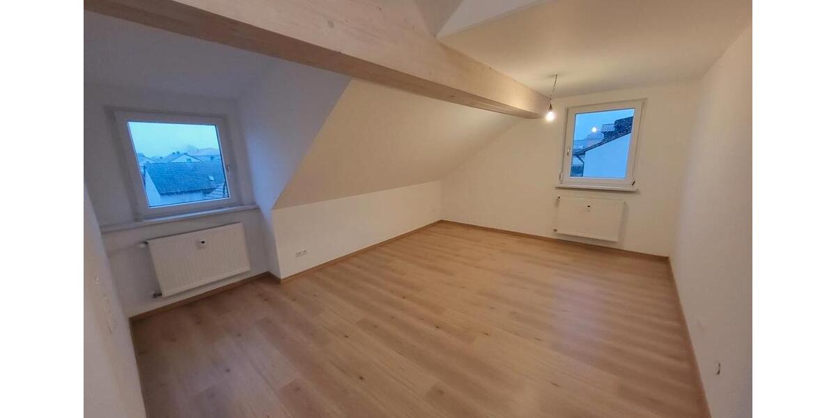 Dachgeschoßwohnung Altenstadt an der Waldnaab - 3 Zimmer, 70 m&sup2;, 600&euro; | Angebot:26459633