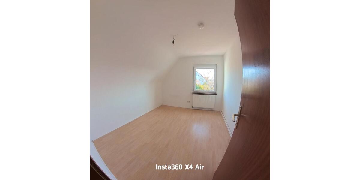 Dachgeschoßwohnung Ellwangen (Jagst) - 4 Zimmer, 80 m&sup2;, 790&euro; | Angebot:26679245