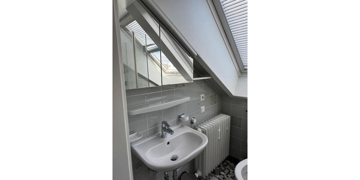 Dachgeschoßwohnung Stuttgart Feuerbach - 1 Zimmer, 28 m&sup2;, 900&euro; | Angebot:26698174
