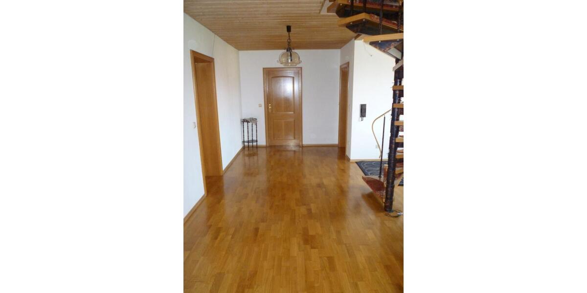 Etagenwohnung Aichen - 6 Zimmer, 202 m&sup2;, 990&euro; | Angebot:26261881
