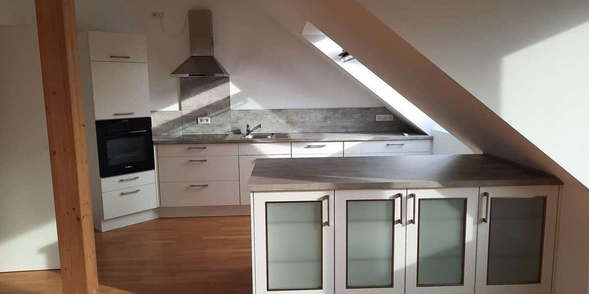 Etagenwohnung Ingolstadt Mitte - 2.5 Zimmer, 93 m&sup2;, 1.350&euro; | Angebot:26732286