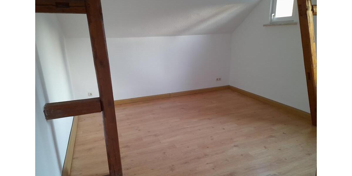Dachgeschoßwohnung Apolda - 2 Zimmer, 60 m&sup2;, 400&euro; | Angebot:25540081