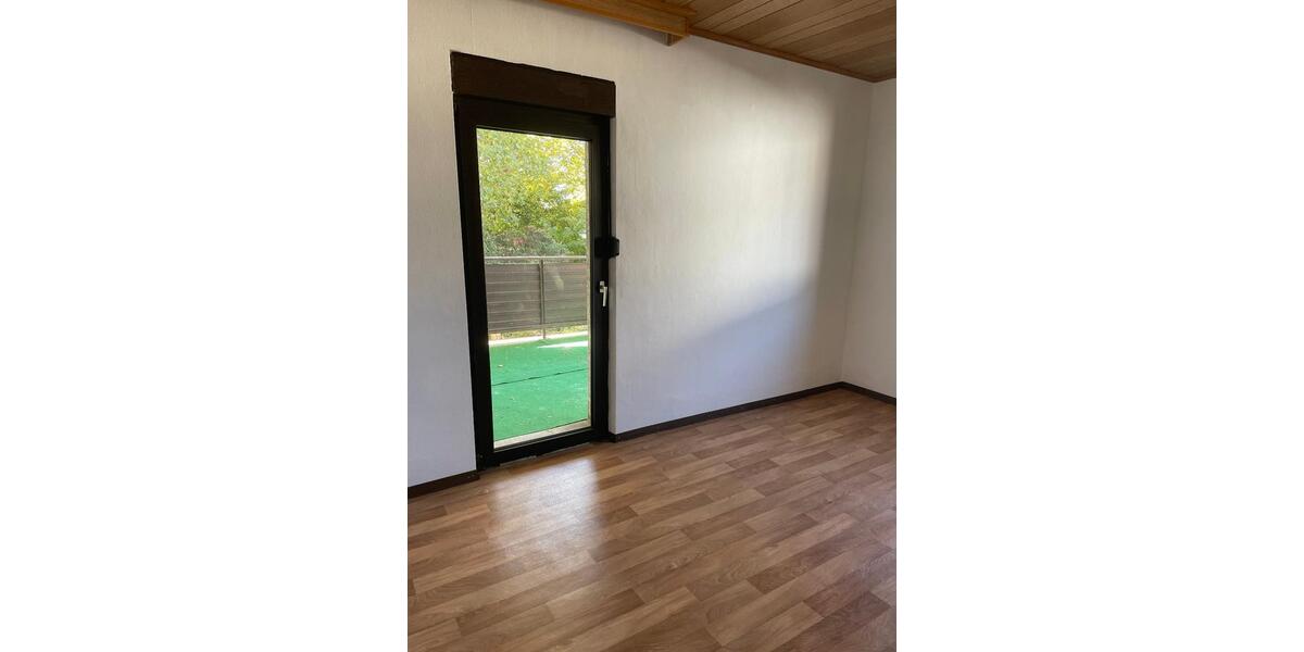 Helles WG Zimmer in Karlsruhe-Neureut in 5er Frauen-WG Nr. 3 1 zimmer