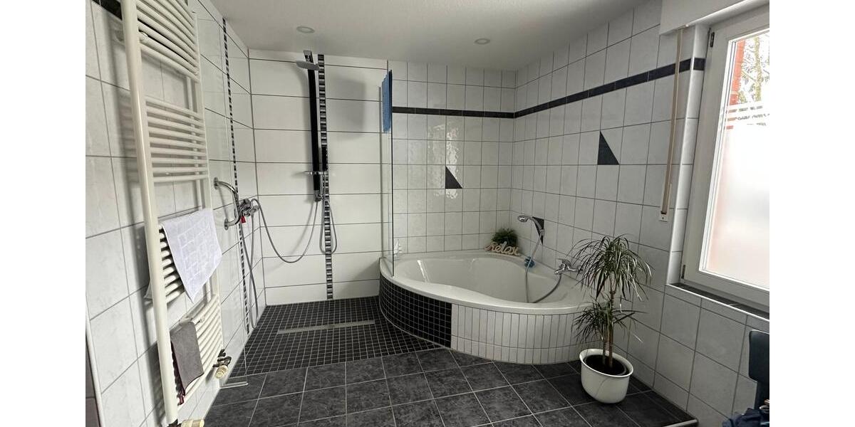 Etagenwohnung Gehrde - 4 Zimmer, 150 m&sup2;, 950&euro; | Angebot:24712004